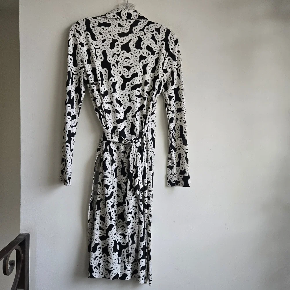 Vtg Diane von Furstenberg 6 Wrap Dress Womens Black White Excellent Silk Chain